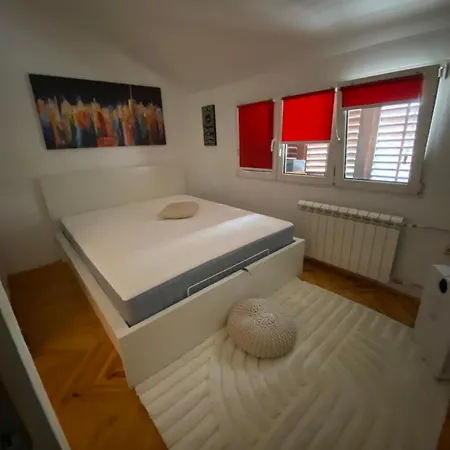 Stan U Lepom I Mrnom Delu Beograda Apartment